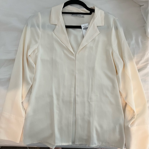 Abercrombie long-sleeve closure set top cream - Picture 2 of 5